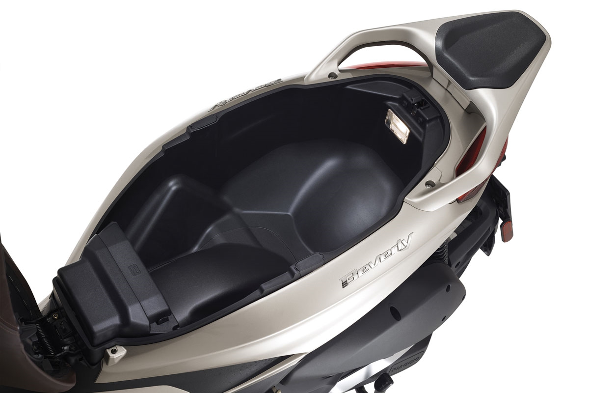 Piaggio Beverly 300 - Helmfach