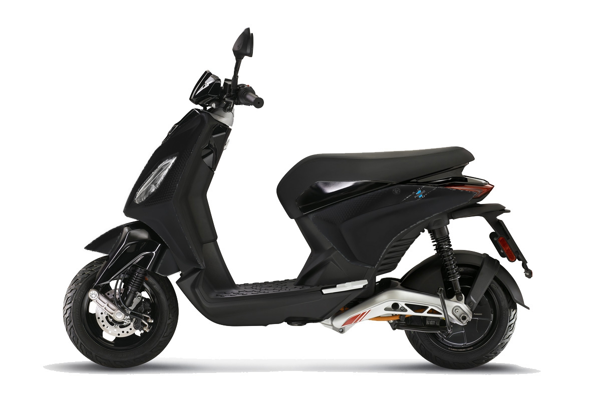 Piaggio 1 - Forever Black    