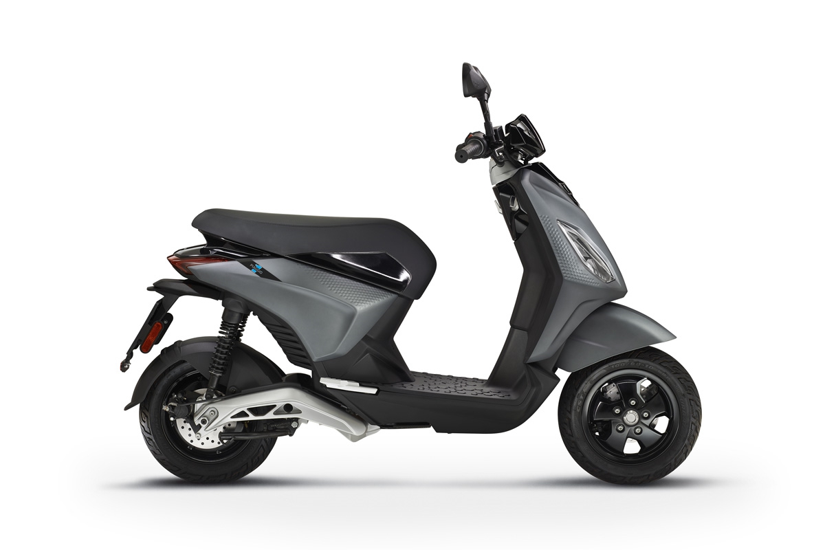 Piaggio 1 - Forever Grey   