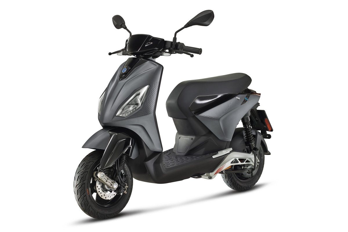 Piaggio 1 - Forever Grey     