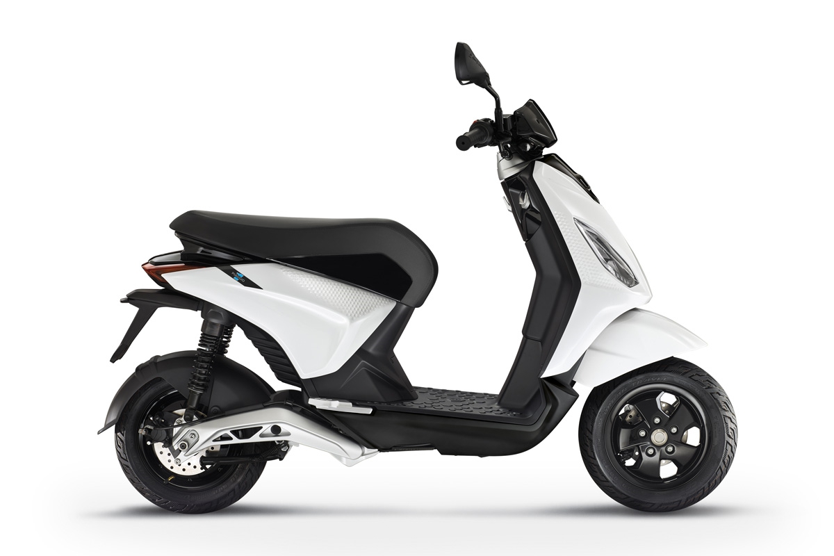 Piaggio 1 - Forever White   