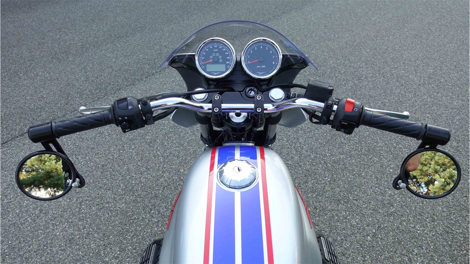 moto-guzzi-v7-umbau-stripes-cockbit-ofrag-retail-5242-lupfig