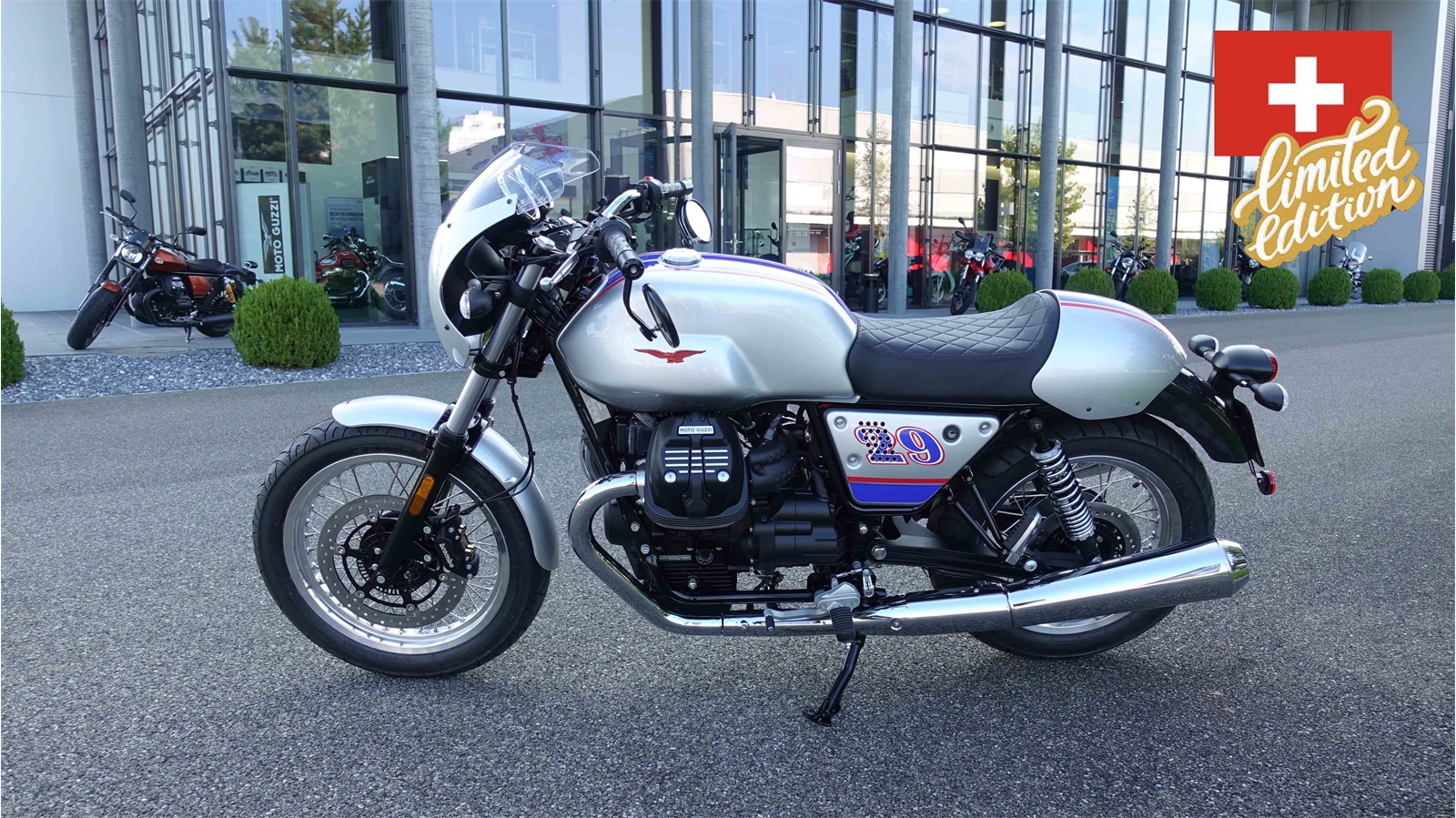 moto-guzzi-v7-umbau-stripes-seitlich-links-swiss-ofrag-retail-5242-lupfig